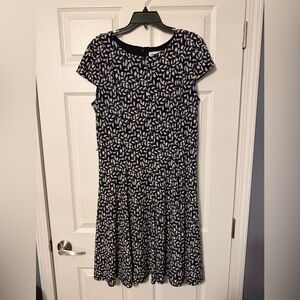 Elegant Patterned Midi Dress in Navy and Cream